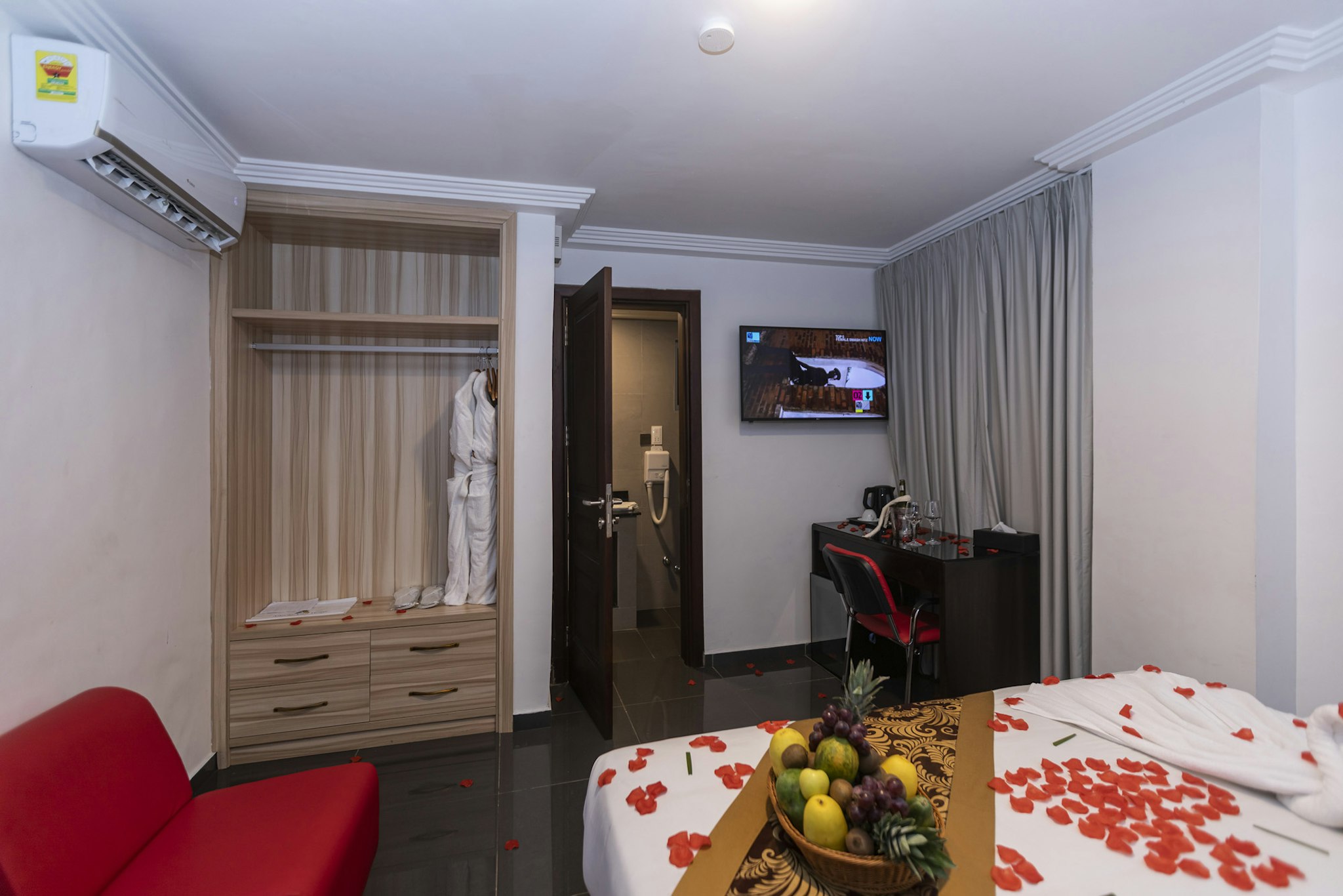 Airport View Hotel 17/40