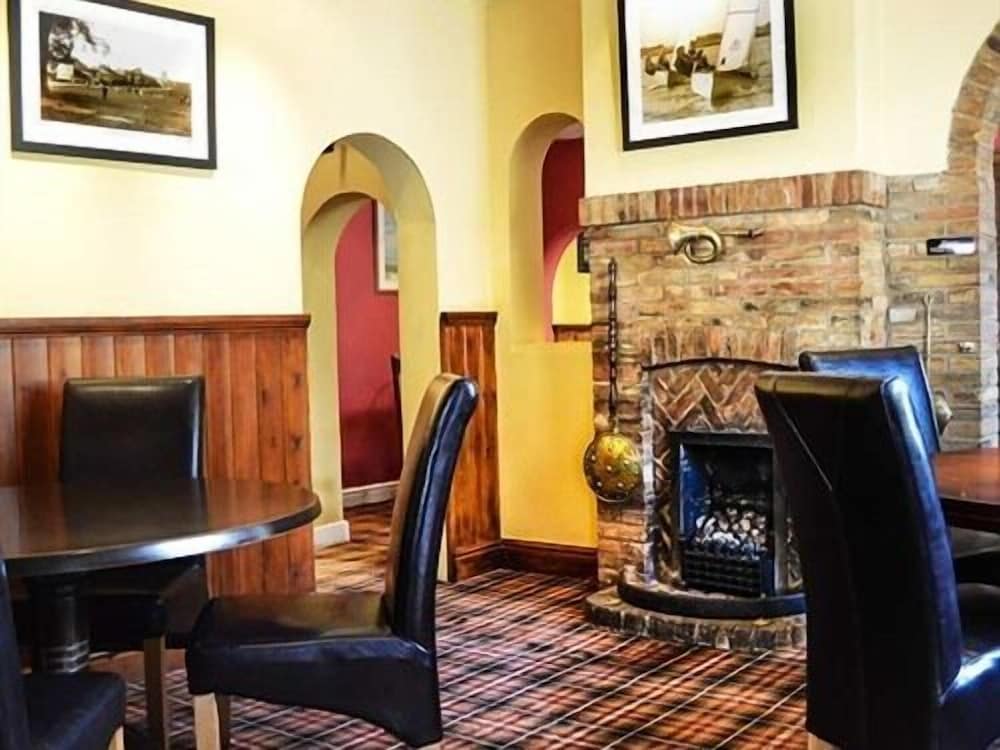 The Crown Hotel 16/18