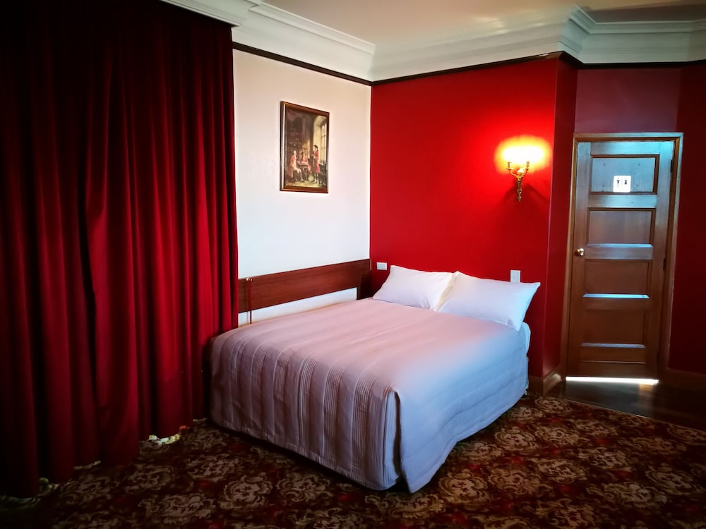 1 BEDROOM, FAMILY SUITE, JETTED TUB