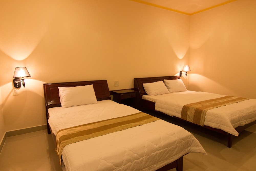 Nhat Ha Hotel 8/21
