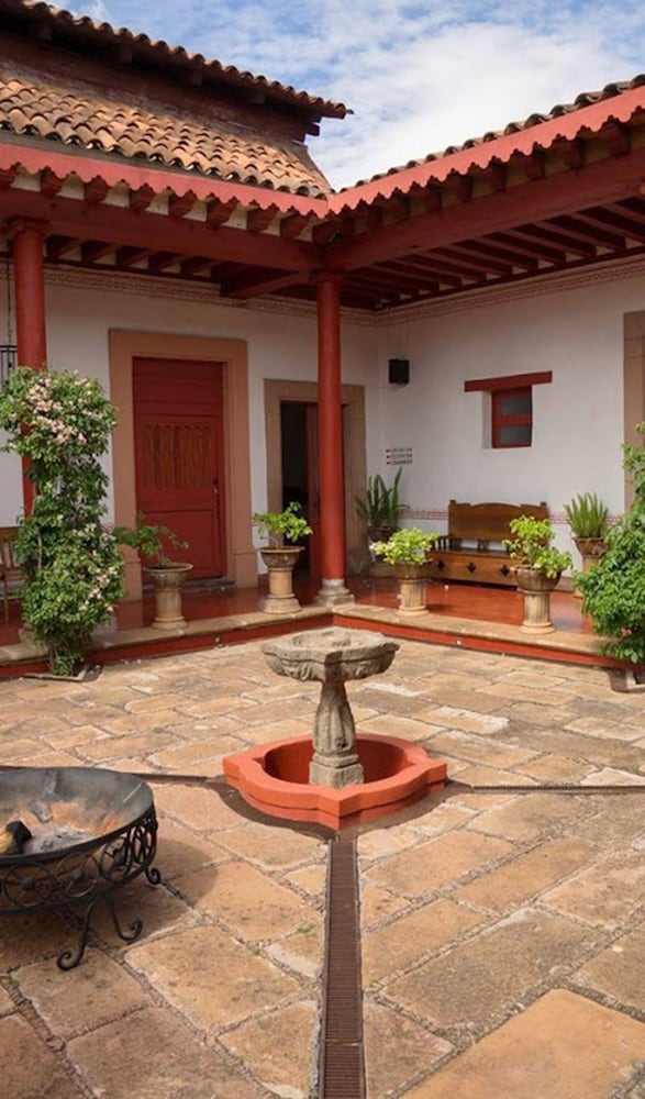Hotel Posada La Basilica 67/72