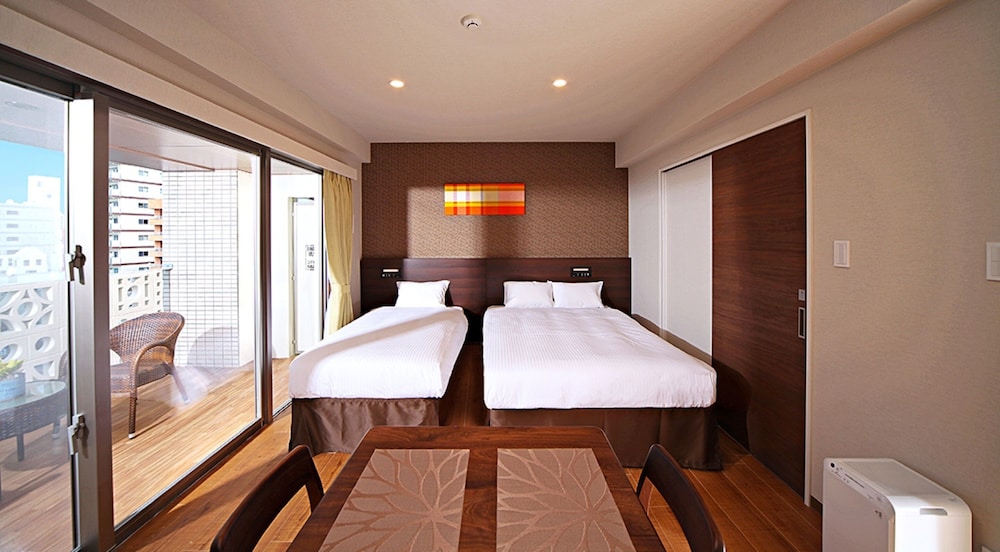 CONDO, MULTIPLE BEDS
