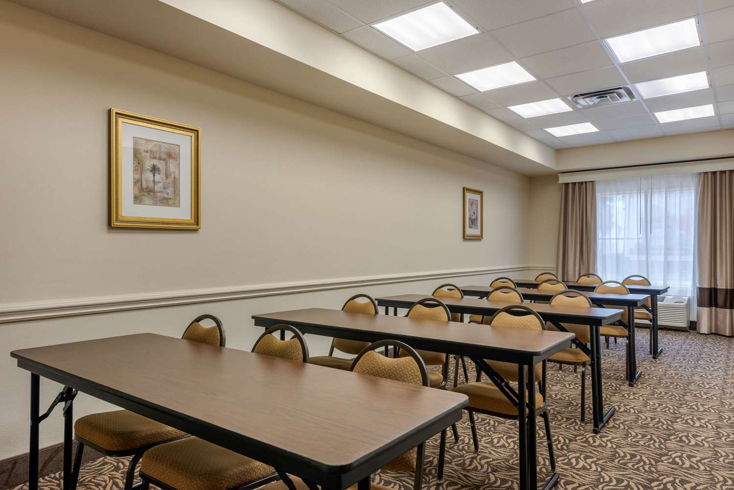 Comfort Inn & Suites Fort Myers Airport 20/26