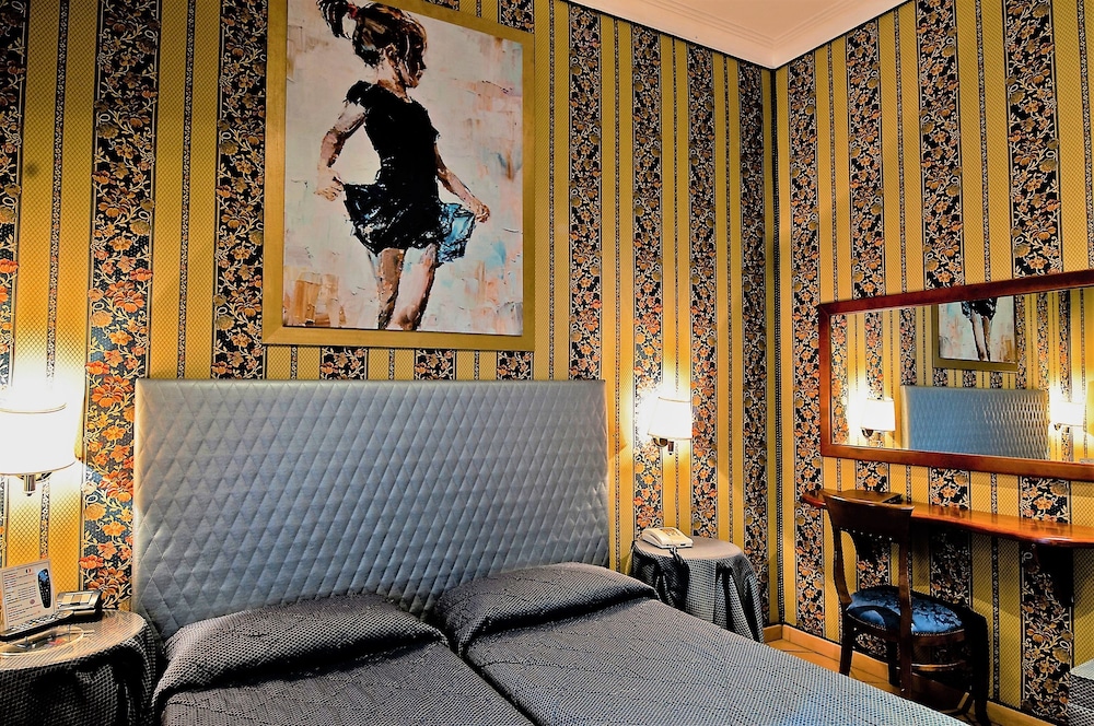 Hotel Lirico Roma 7/63