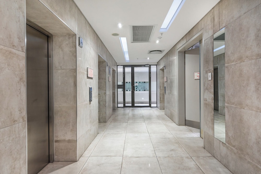 Sandton Skye Unit 702 7/50