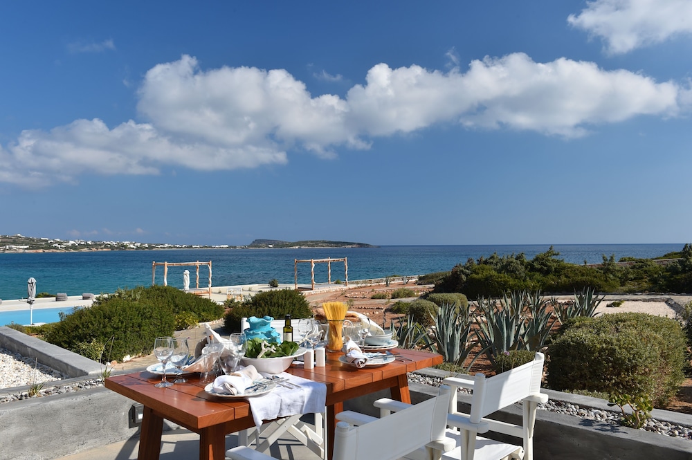 AMBASSADOR LUXURY VILLAS 44/50