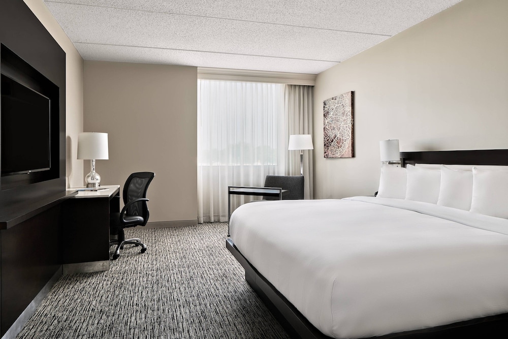 Club, King Bed