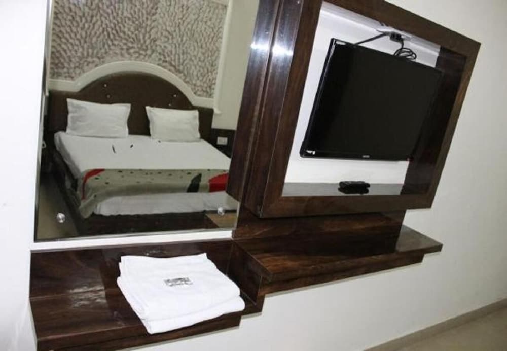 HOTEL BHAWANI INTERNATIONAL 37/45
