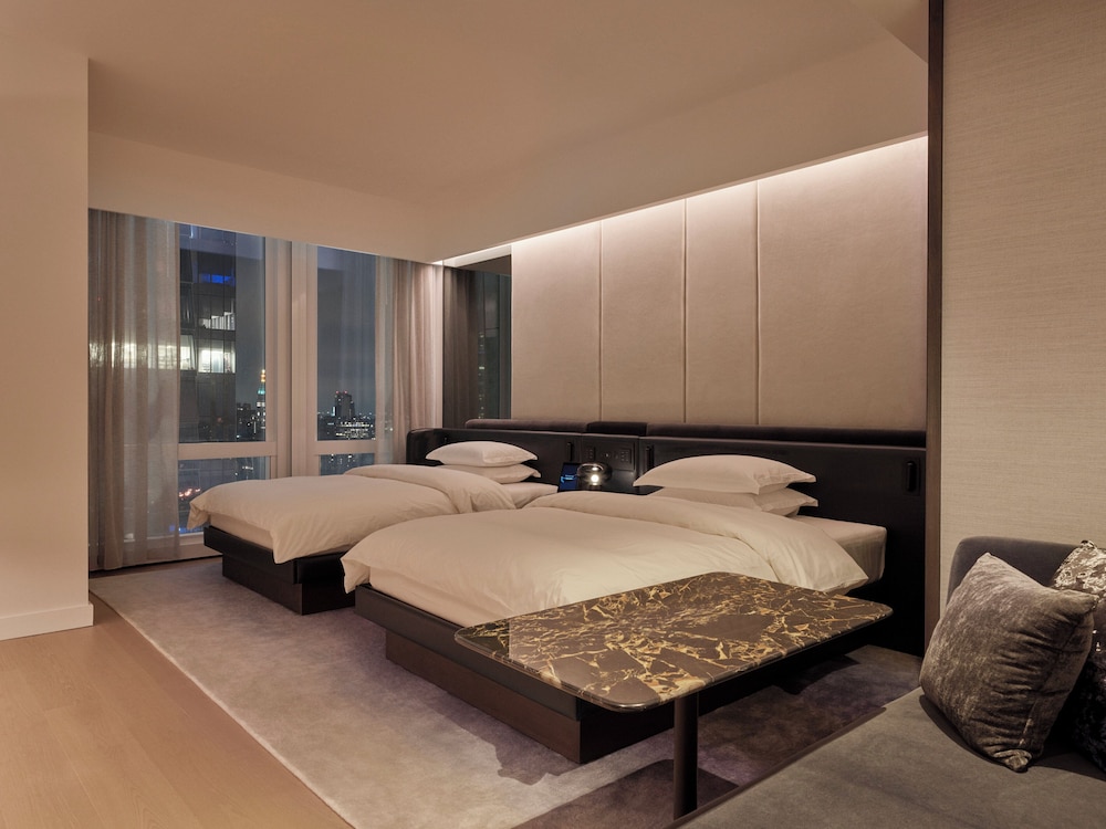 DELUXE, 2 DOUBLE BEDS, CITY VIEW, ACCESSIBLE
