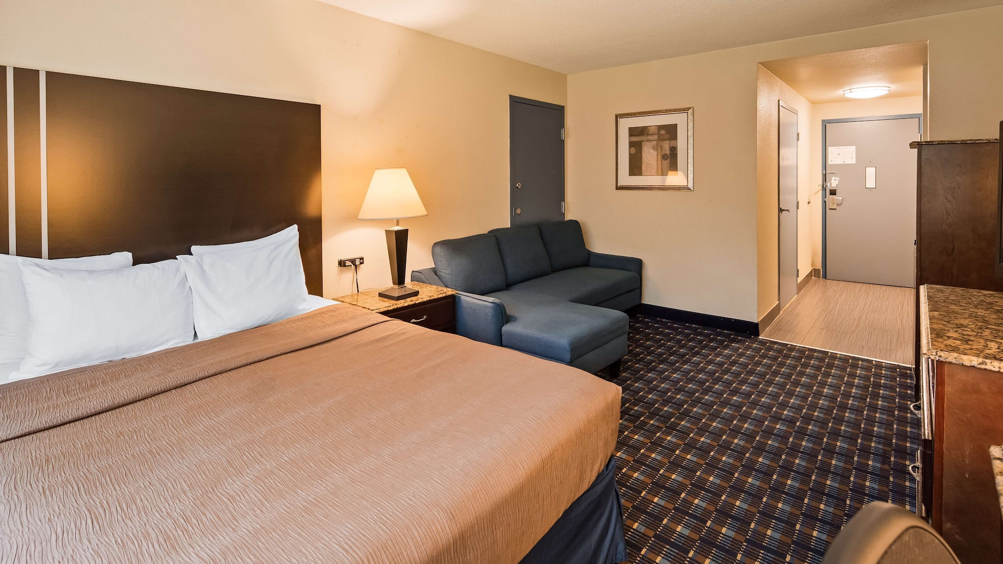 Standard, Queen Bed, Sofa, Accessible