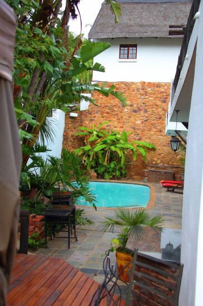 Coral Tree Inn 37/43