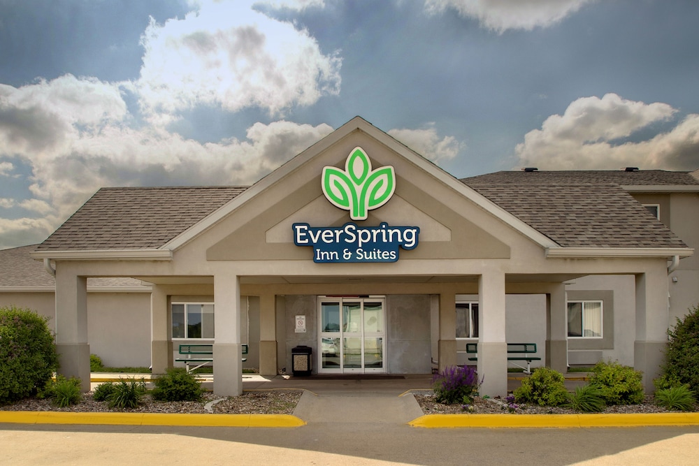 Everspring Inn Suites 41/44
