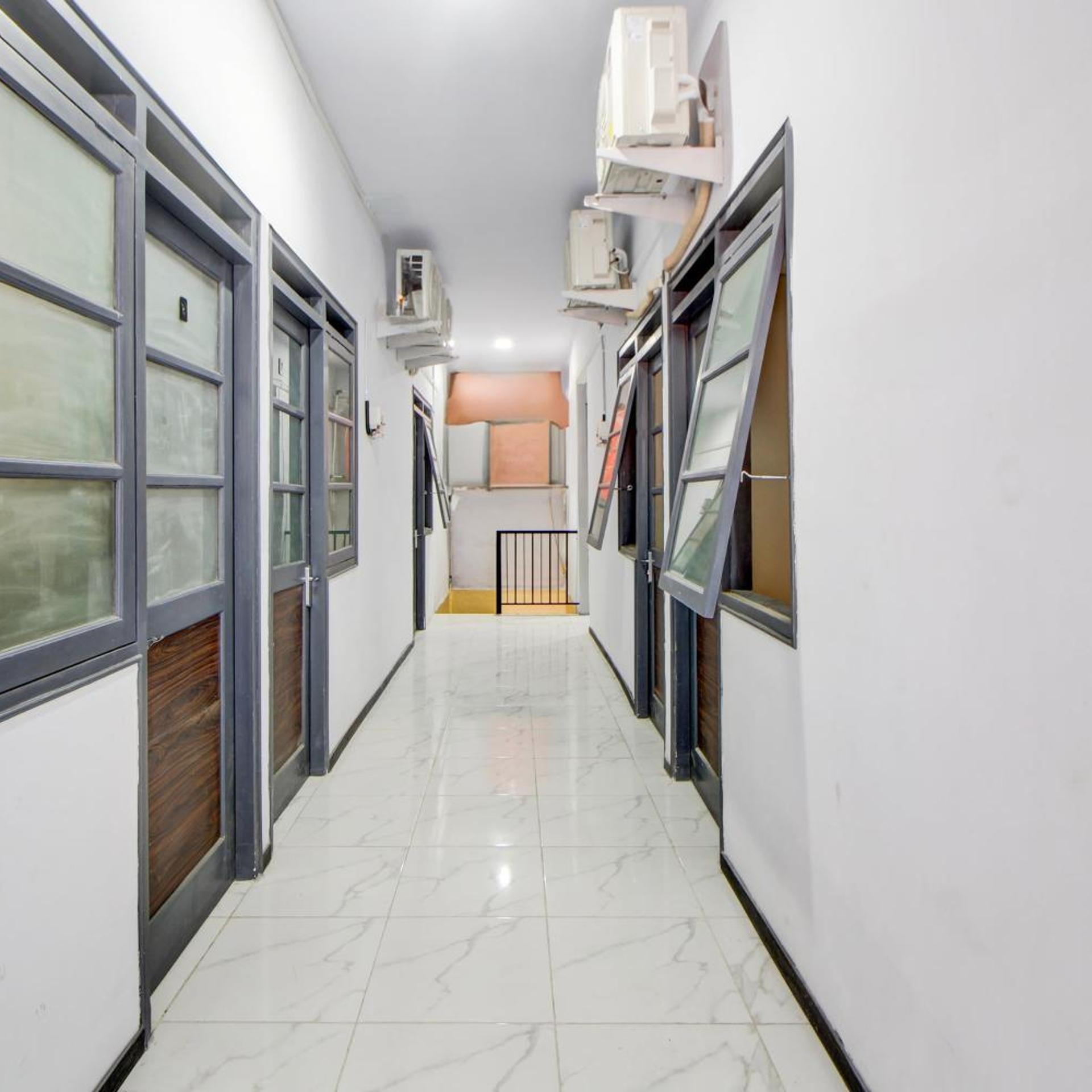 Hotel O Stasiun Tegal Near Alun-Alun Formerly Ameera Guest House in TEGAL