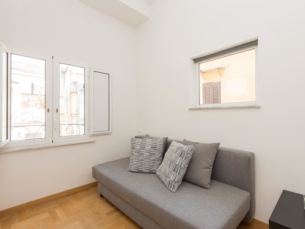 RSH Trevi Fountain Luxury Apartment 18/39