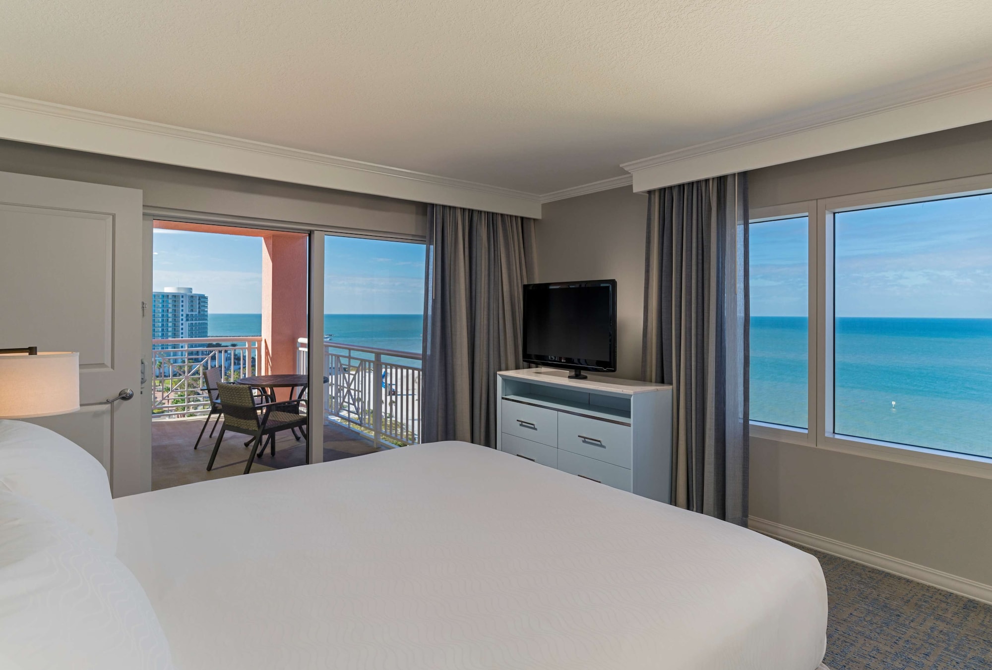 2 Bedrooms, Suite, King and Queen Bed, Ocean Front, Kitchen