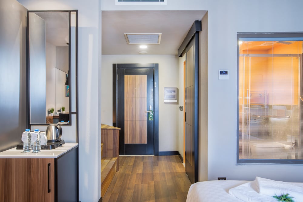 Signature Hotels & Spa 50/50