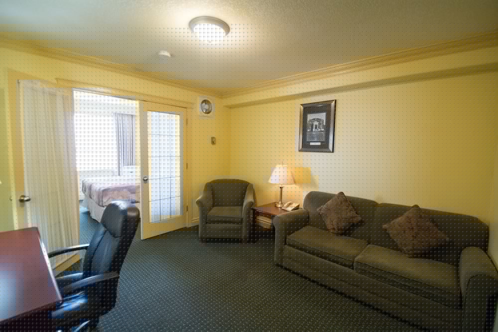 Nova Inn Peace River 13/19
