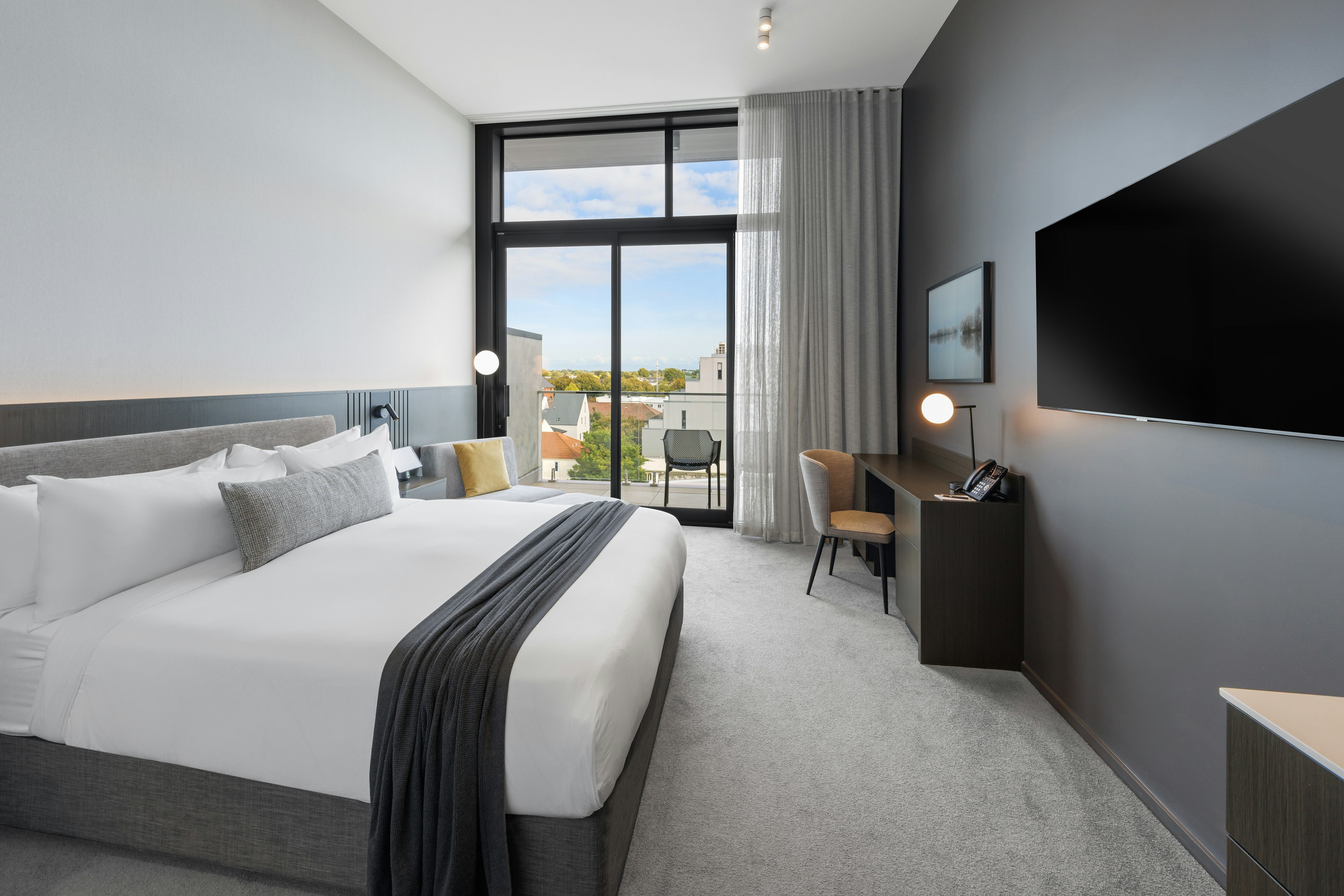 MAYFAIR, DELUXE, KING BED