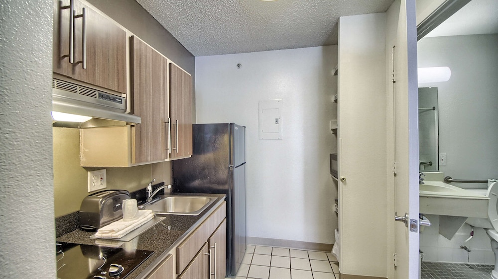 Studio 6 Extended Stay - San Antonio, TX - Six Flags 56/58