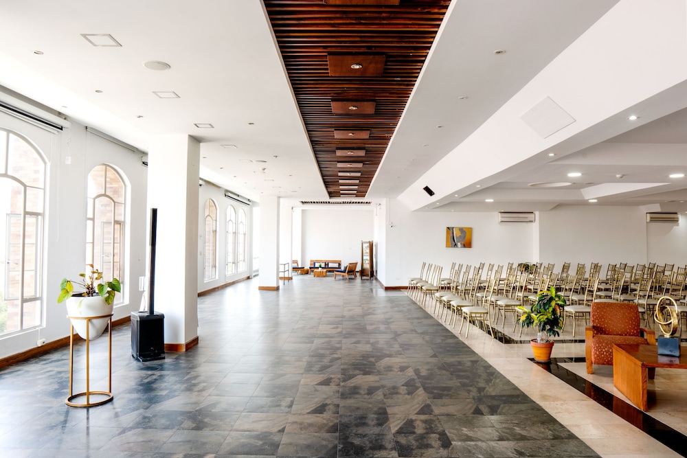 Sonesta Hotel Loja 11/70