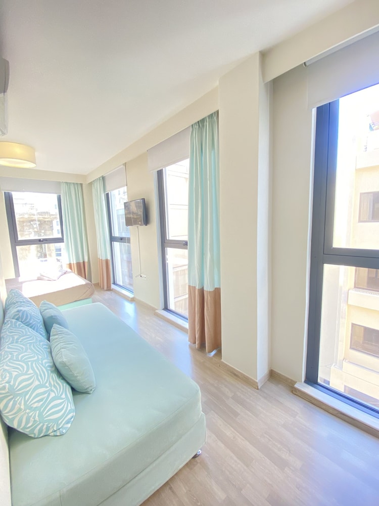 Tins Hotel City 12/50