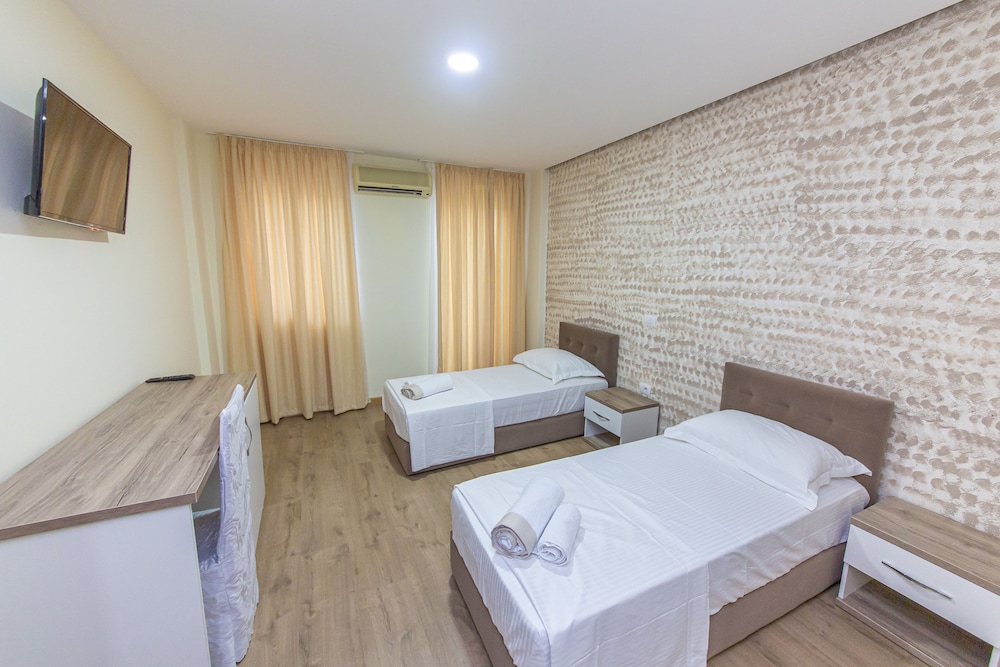 Esal Hotel 20/39