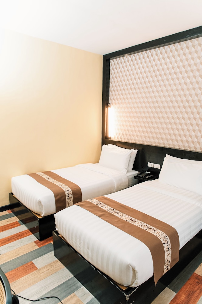 Sun City Suites 14/58