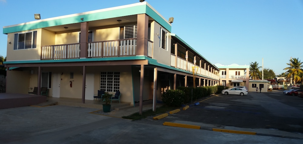 Combate Beach Resort Ex Parador 2/50