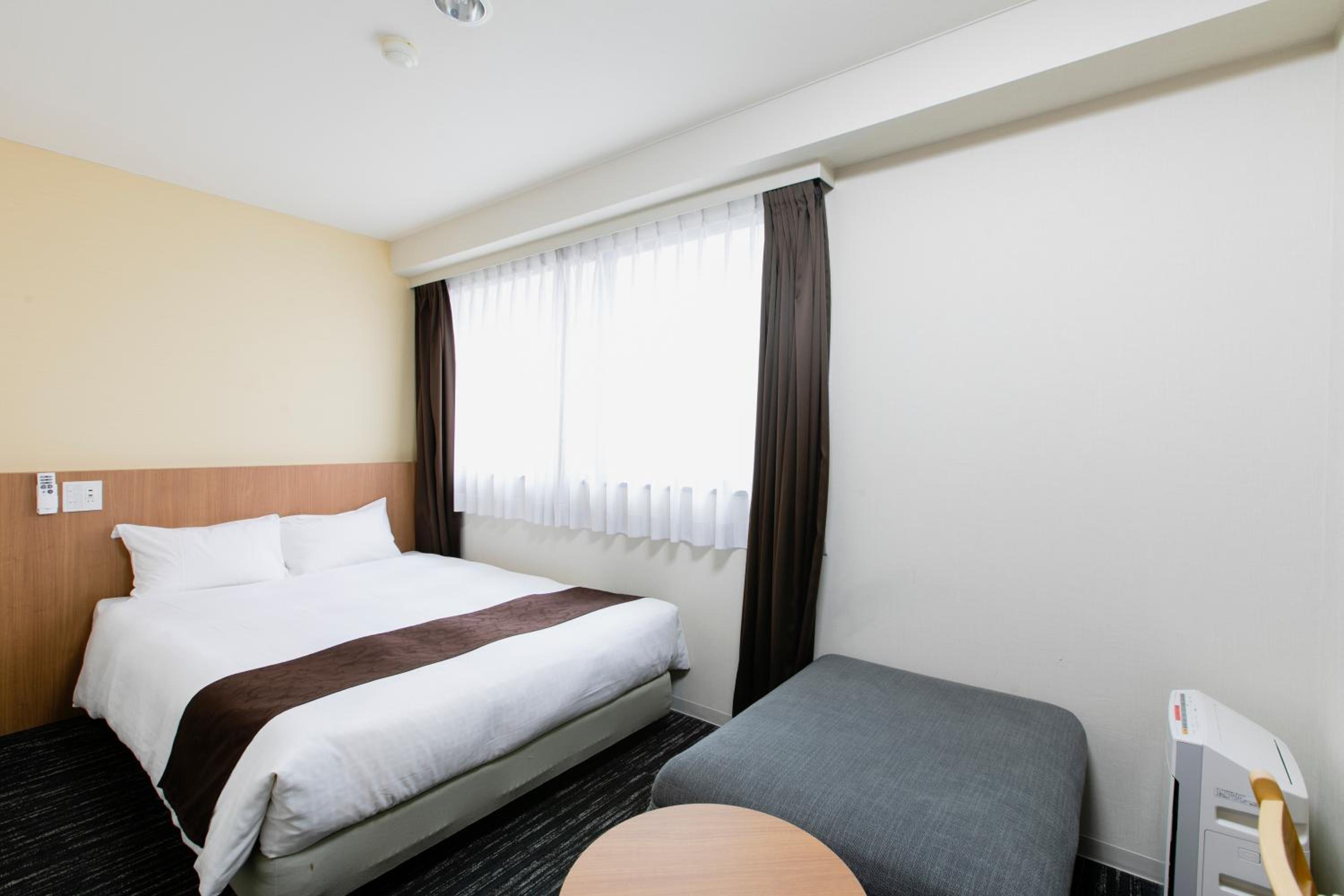 STUDIO, DOUBLE BED, SMOKING
