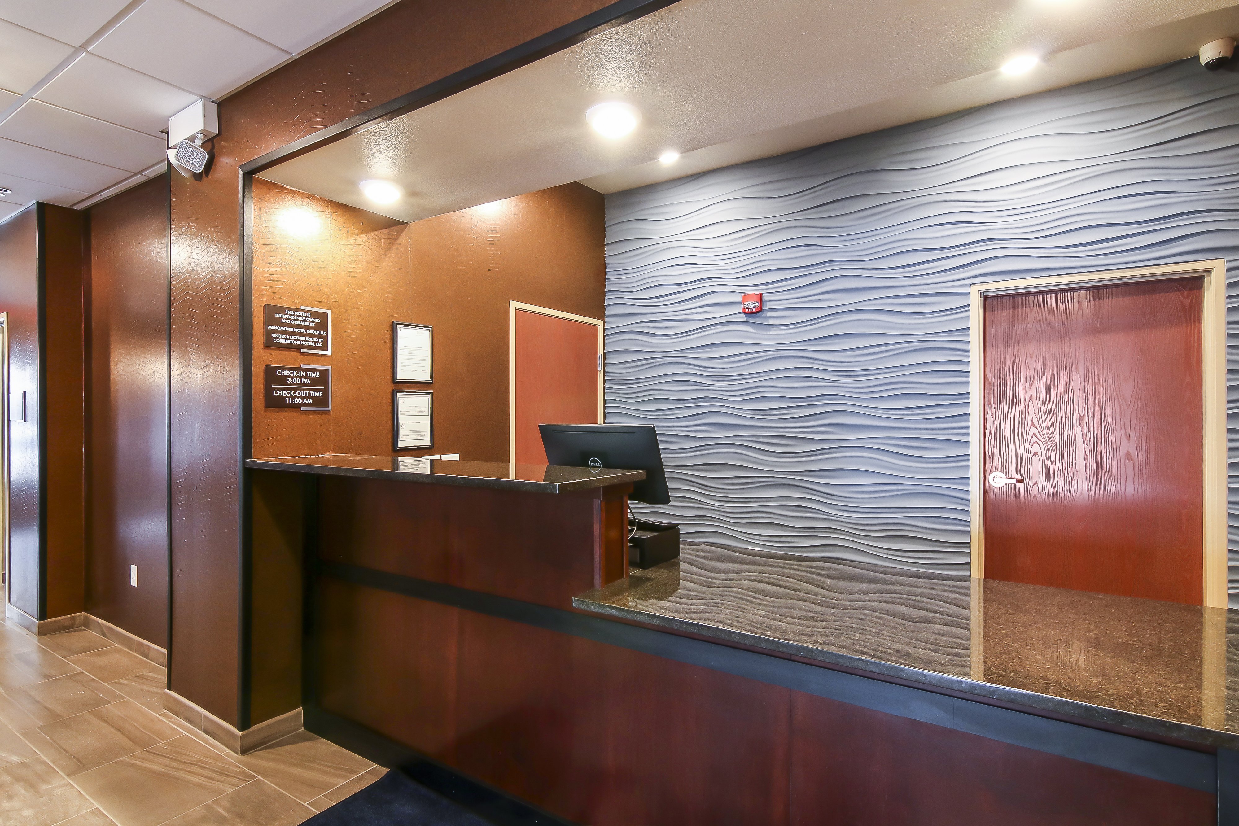 Cobblestone Inn & Suites at UW Stout Downtown Menomonie 5/54