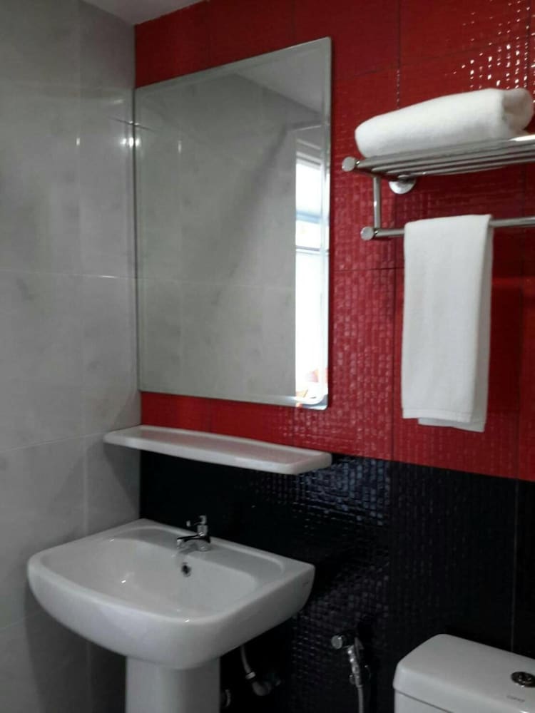 Sakura Budget Hotel 20/20
