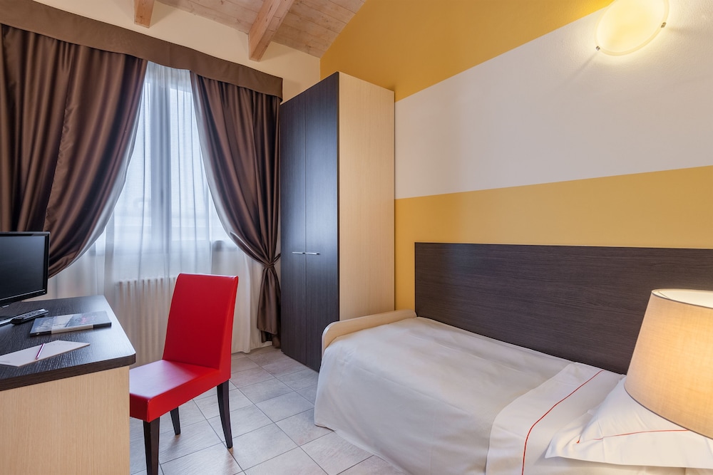 2 BEDROOMS, APARTMENT