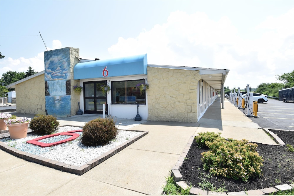Motel6 Hamburg, NY in HAMBURG - NY