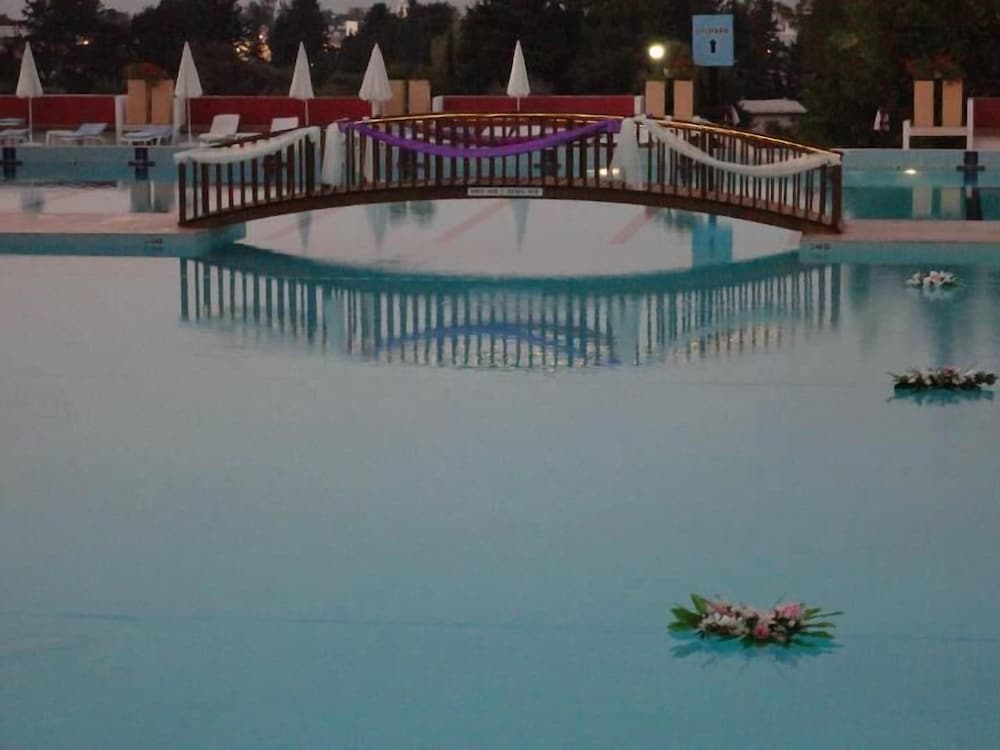 Uptown Buyuk Anadolu Girne Hotel 33/34