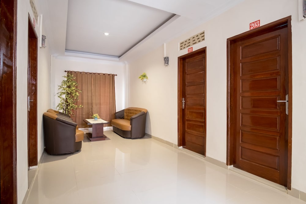 OYO 621 Vania Residence 19/32