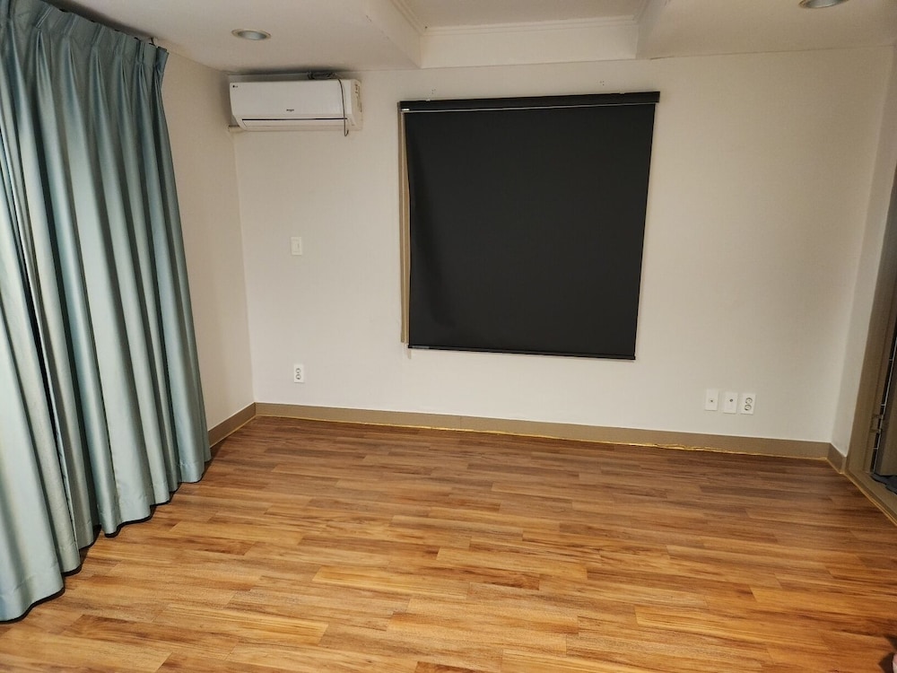 Navis Hotel & Pension 34/41