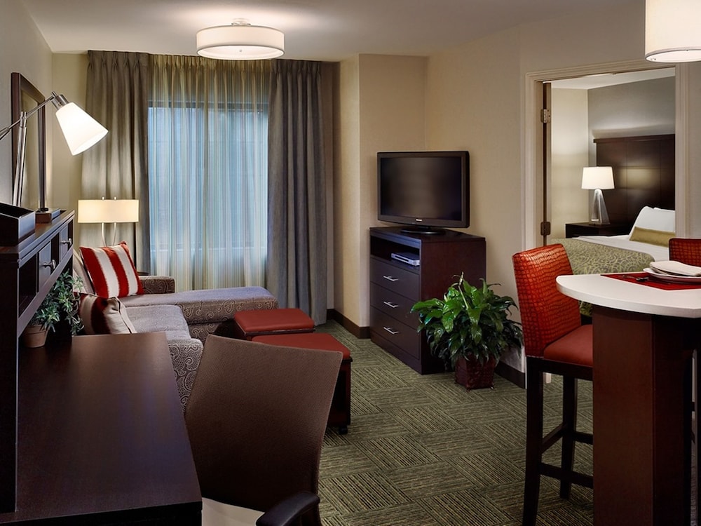 Staybridge Suites Auburn Hills 23/43