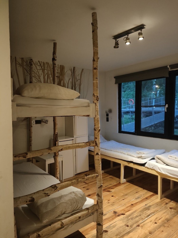 Arkabarka Floating Hostel And Apartments 66/83