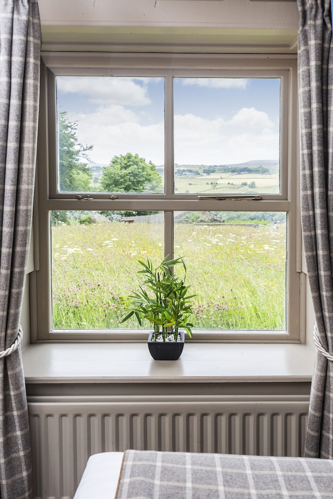 The Fleece Countryside Inn 50/50