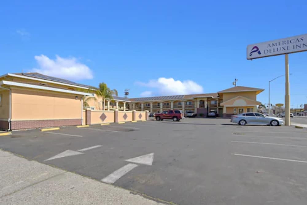 Americas Deluxe Inn 23/32