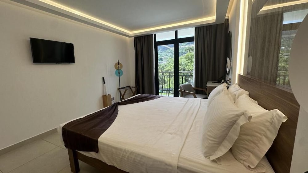 Signature, Mountain, Standard, King Bed, Garden and Mountain View، Coral Strand Smart Choice 8/10