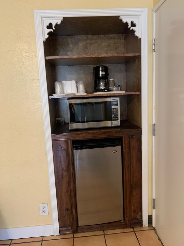Oasis Inn & Suites 10/50