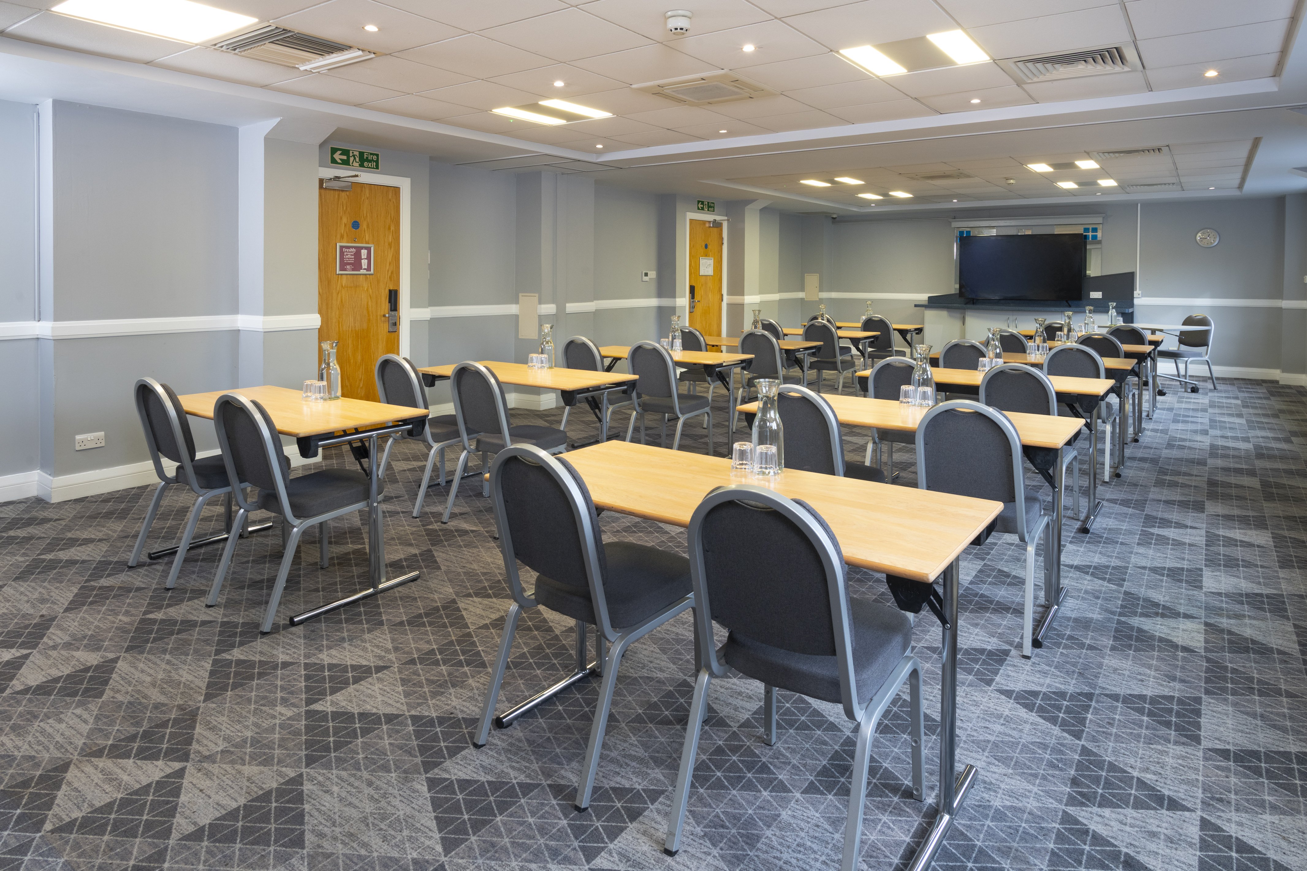 HOLIDAY INN EXPRESS BIRMINGHAM NEC 66/73
