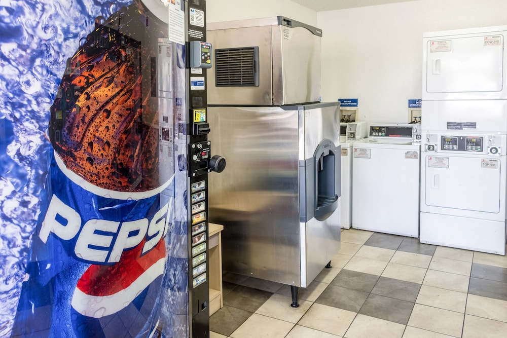Motel6 Bakersfield, CA - Convention Center 28/37