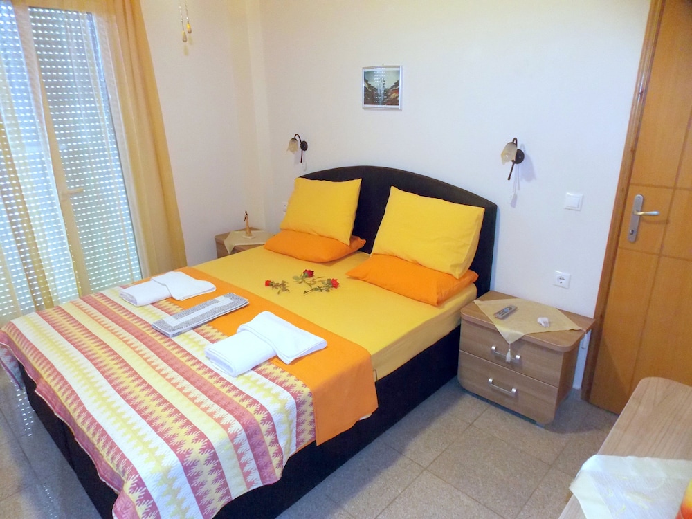 Nikos Apartments 7/33