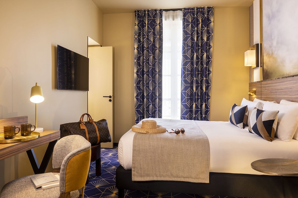 جناح جونيور بسرير كوين، Hotel Le Rocroy 2/3