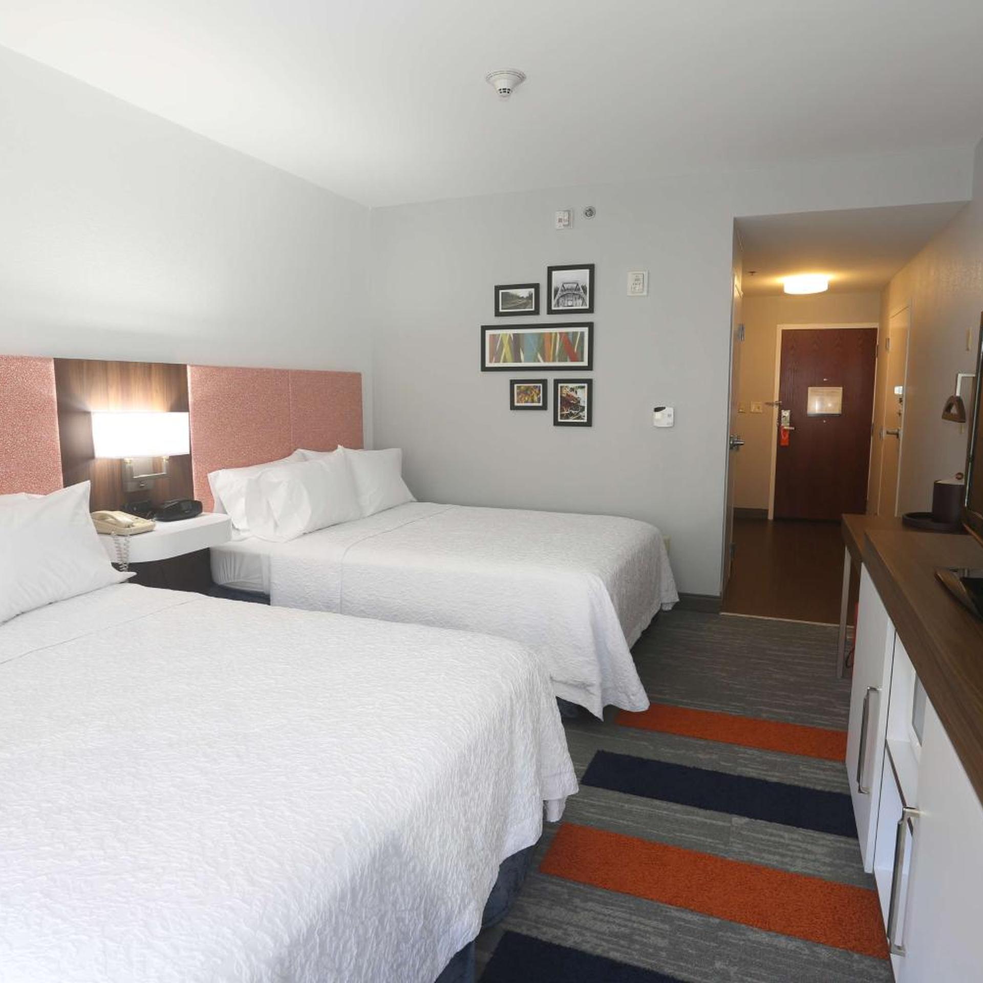 Room, 2 Queen Beds, Water View