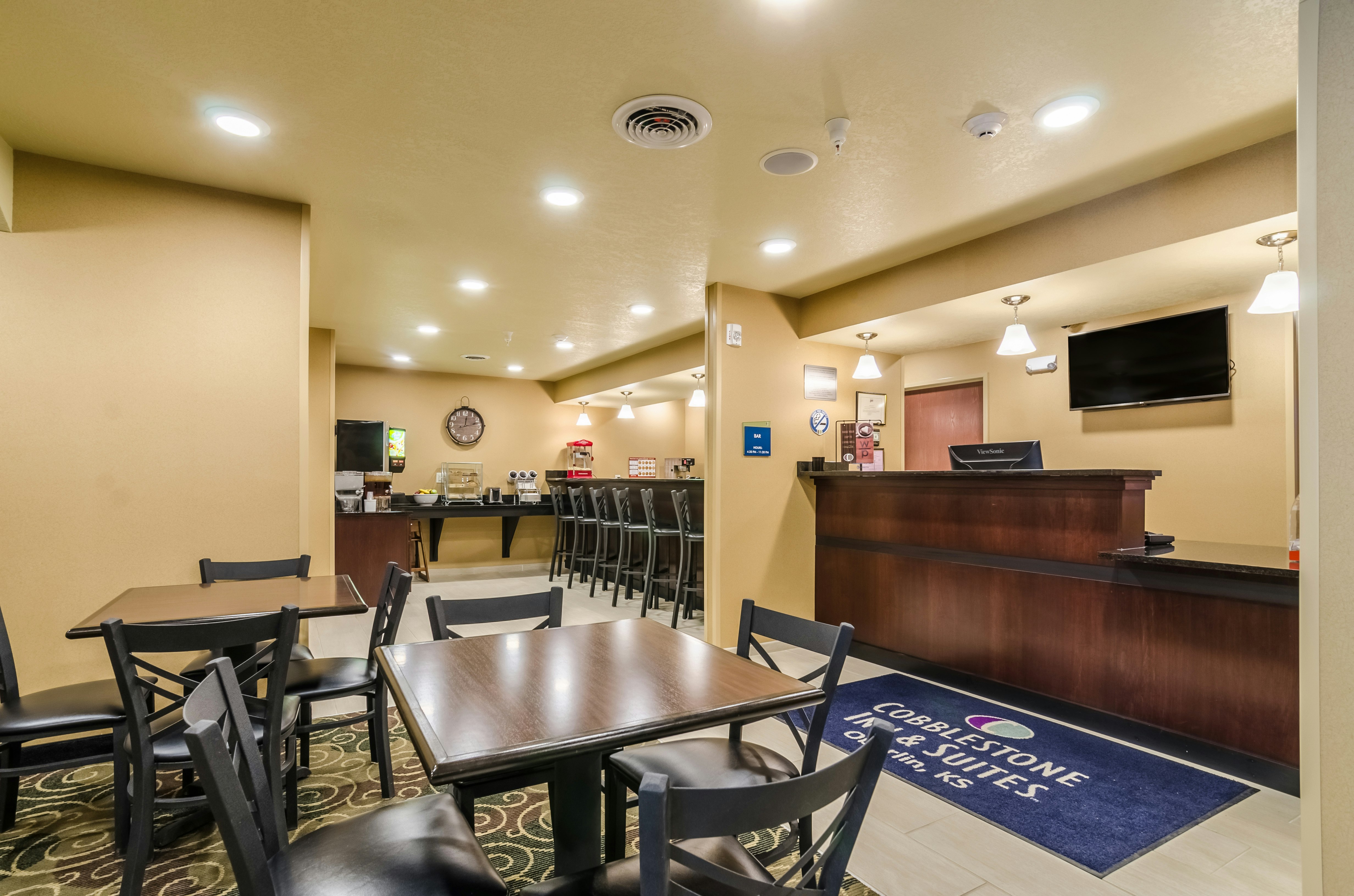 Cobblestone Inn & Suites - Oberlin 44/57