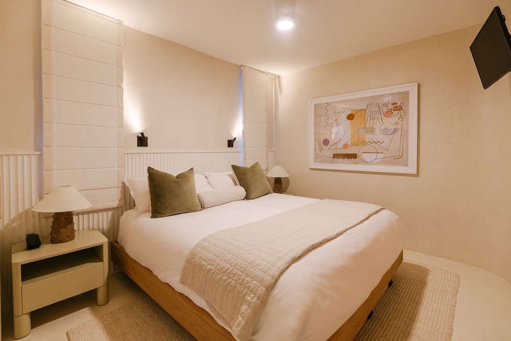 1 BEDROOM, PREMIUM, PENTHOUSE, BEACH FRONT