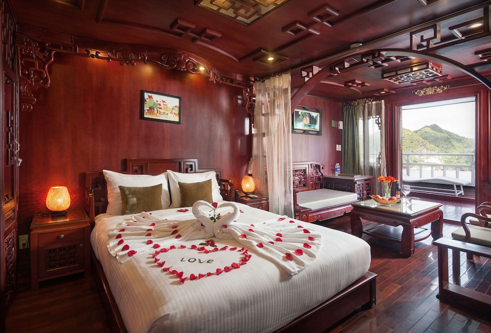 Halong Royal Palace Cruise 30/62